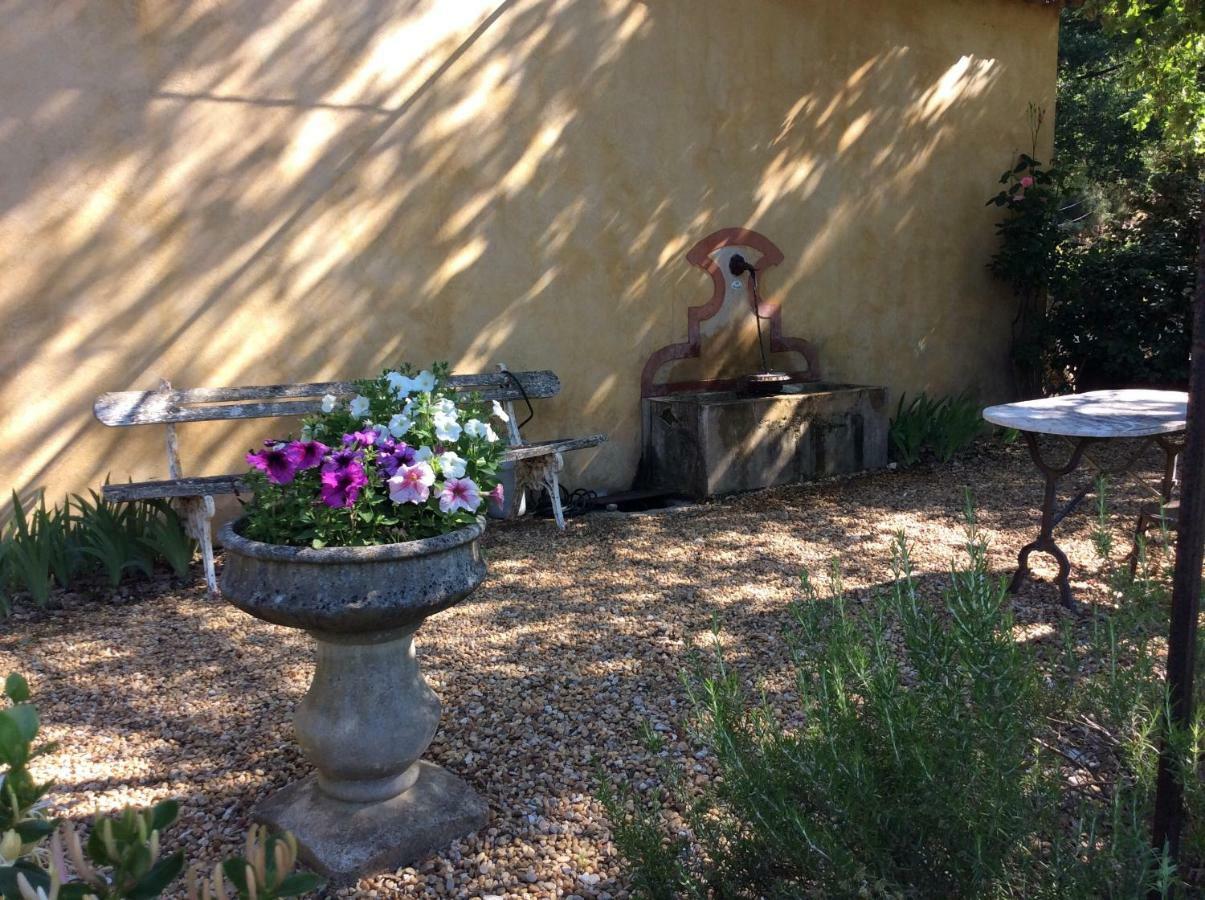 Le Bois De La Cour Roussillon en Isere